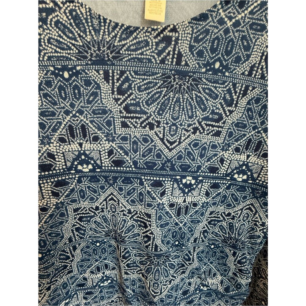 Chico’s Blue Geometric Kaleidoscope Print Mesh Lined Top Size 1 Long Sleeve - Picture 4 of 12